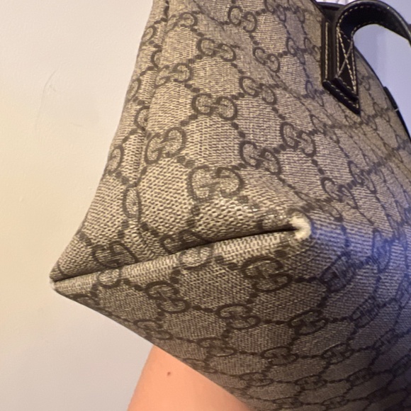 Gucci GG Supreme Small Canvas Tote Bag - Picture 12 of 14